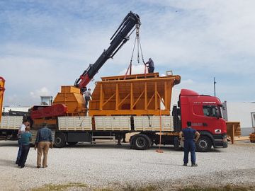 Мобильная дробильно-сортировочная установка производительностью 250т/ч